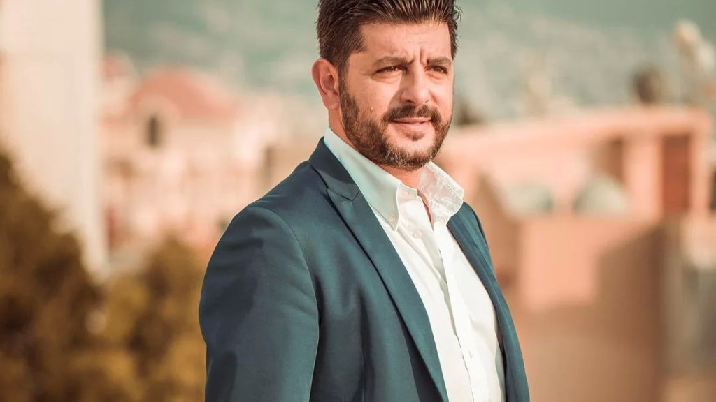 طوني عيسى.. من ممثل إلى عضو مجلس بلدية بلدته عمشيت حاصداً النسبة الأكبر من الأصوات!