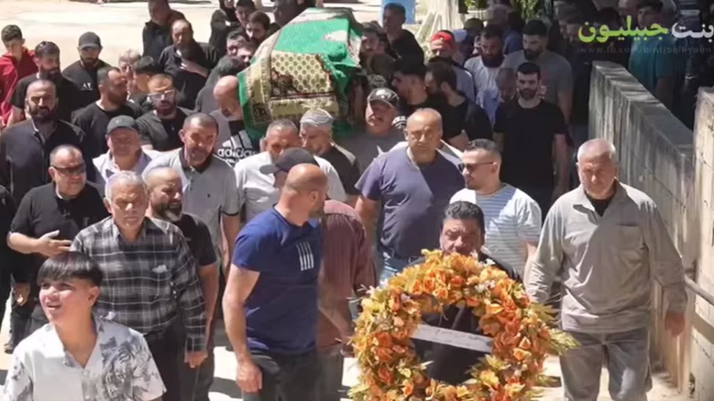 بالفيديو/ بنت جبيل تودع ابنها علي عبد اللطيف السيد بوصي إلى مثواه الأخير بموكب حاشد