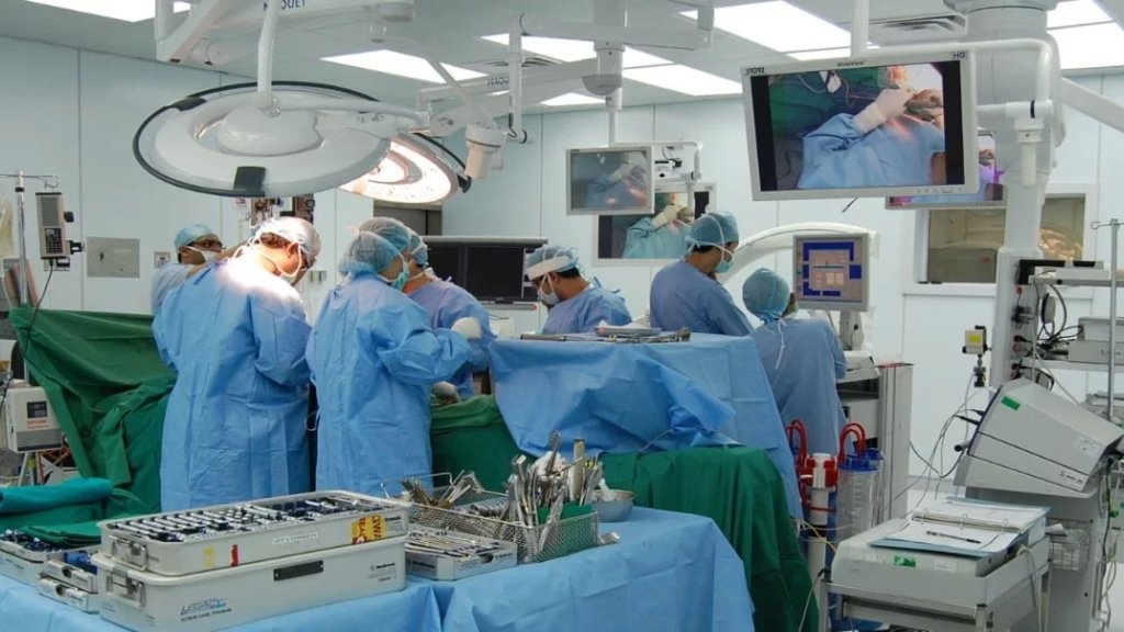 مجددًا نبض بنت جبيل لا يخون.. حملة الشاب أحمد محمد حرب تنجح مع اكتمال المبلغ والعملية ستُجرى الاربعاء المقبل في مستشفى الجامعة الامريكية لإزالة الورم الدماغي