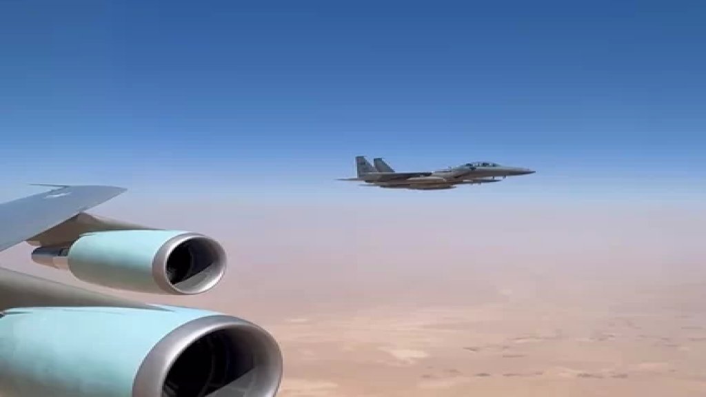 بالفيديو/ مقاتلات أف-15 سعودية رافقت طائرة ترامب الرئاسية قبل هبوطها في الرياض