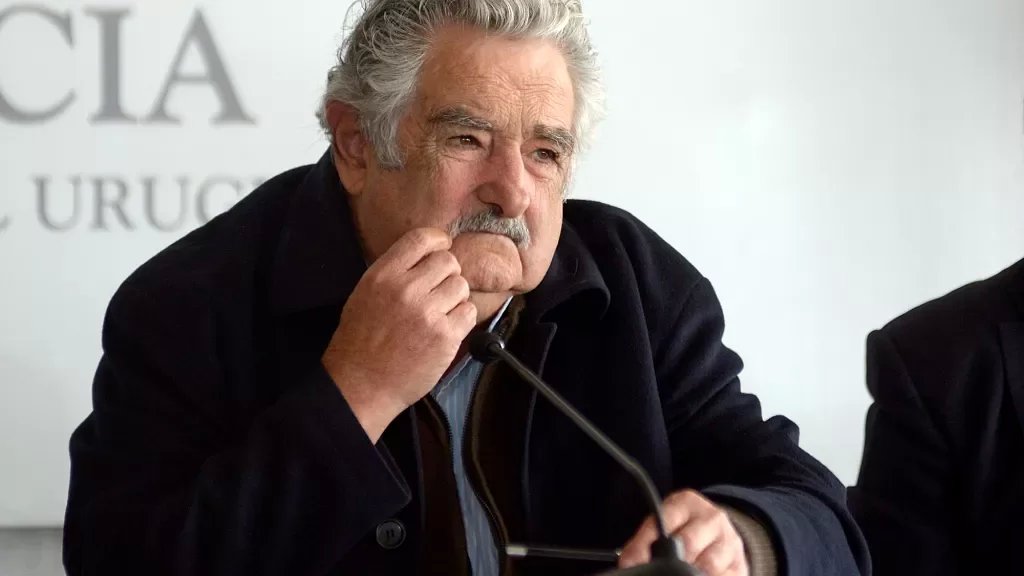 وفاة "أفقر رئيس في العالم".. كان يعيش دائما في منزله الريفي ويتبرع براتبه للأعمال الخيرية