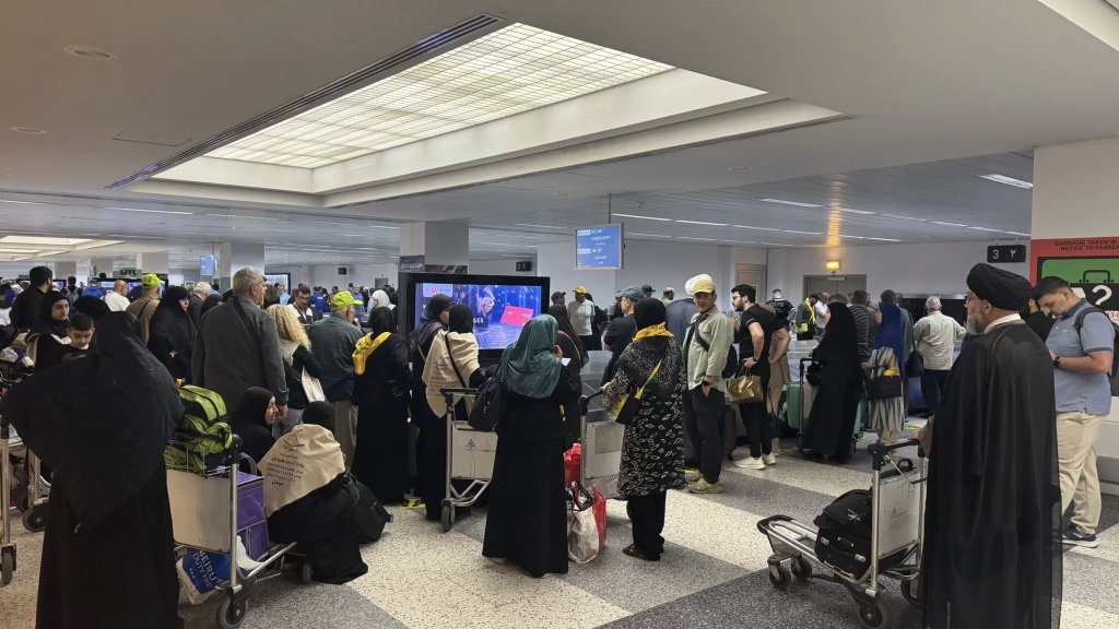 في مطار بيروت.. الوافدون من العراق يتم تفتيش حقائبهم كأنهم متهمون!