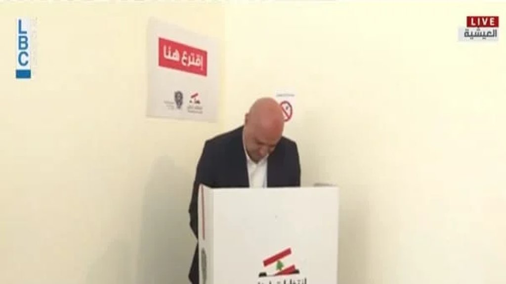 بالفيديو/ الرئيس عون يدلي بصوته للمرة الأولى في الانتخابات الاختيارية في بلدته العيشية