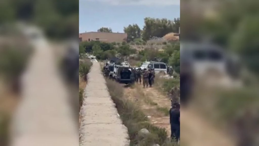 بالفيديو/ اليونيفيل ترفع السلاح بوجه الأهالي ومواطن من ياطر ينتفض بوجهم: بتجيب الجيش وبتجي