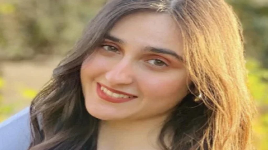 كانت في طريقها إلى الجامعة... رحيل إبنة طرابلس الشابة زينة تكريتي جراء حادث مروّع على الطريق البحرية في البترون