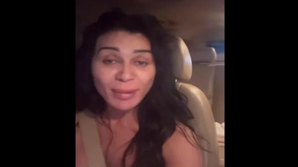 بالفيديو/ نادين الراسي تعترض على تسمية سكان بيروت والنبطية بـ&quot;سكان لبنان&quot; وتوجه رسالة لأدرعي: حددّ المنطقة والشارع عنا سواح ومشاريع ماشية