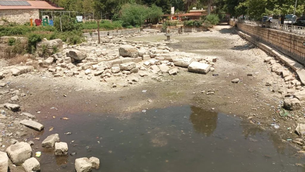  تُشكّل جزءاً من ذاكرة البعلبكيين.. مياه بحيرة "البياضة" في رأس العين تلفظ أنفاسها الأخيرة!