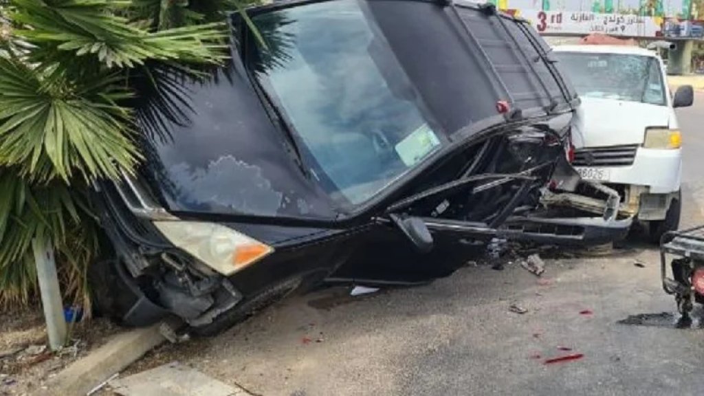 عدد من الجرحى في حادث سير على أوتوستراد صيدا - الزهراني في منطقة الغازية!