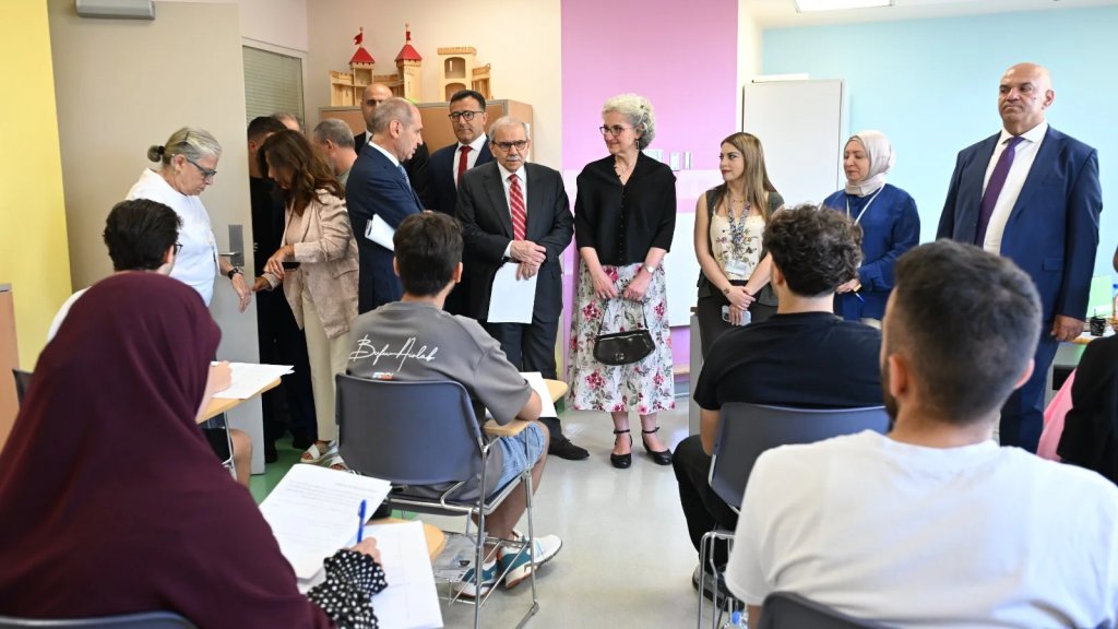 سلام زار مركز سانت جود في مستشفى الجامعة الأميركية في بيروت للتلامذة المصابين بالسرطان