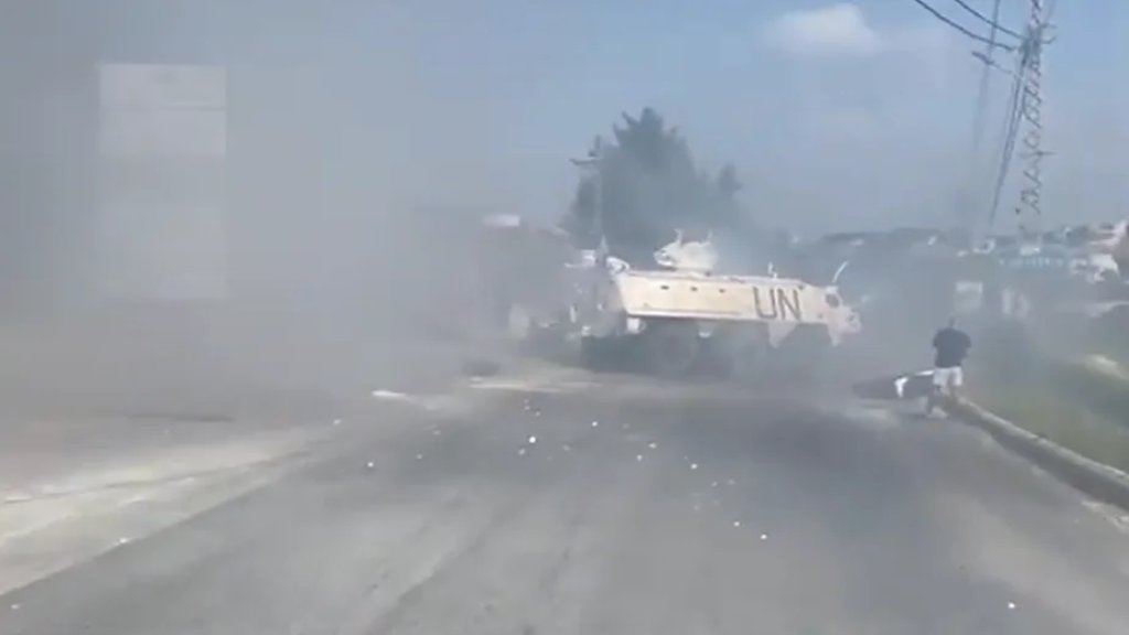 &laquo;اليونيفيل&raquo; عن حادثة عيتيت: رشق الأفراد جنود حفظ السلام بالحجارة مما اضطرهم إلى تفريق الحشد بالدخان قبل أن يصل الجيش اللبناني ويتم السيطرة على الوضع
