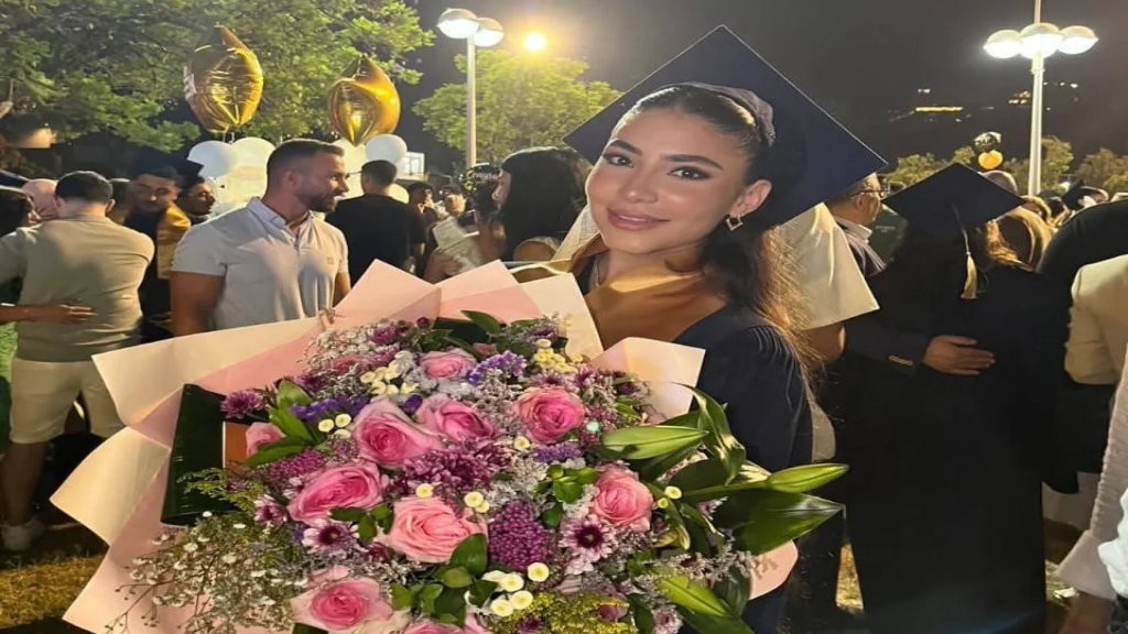 التلميذة نغم مصطفى نجم الأولى على لبنان في فرع الانسانيات 