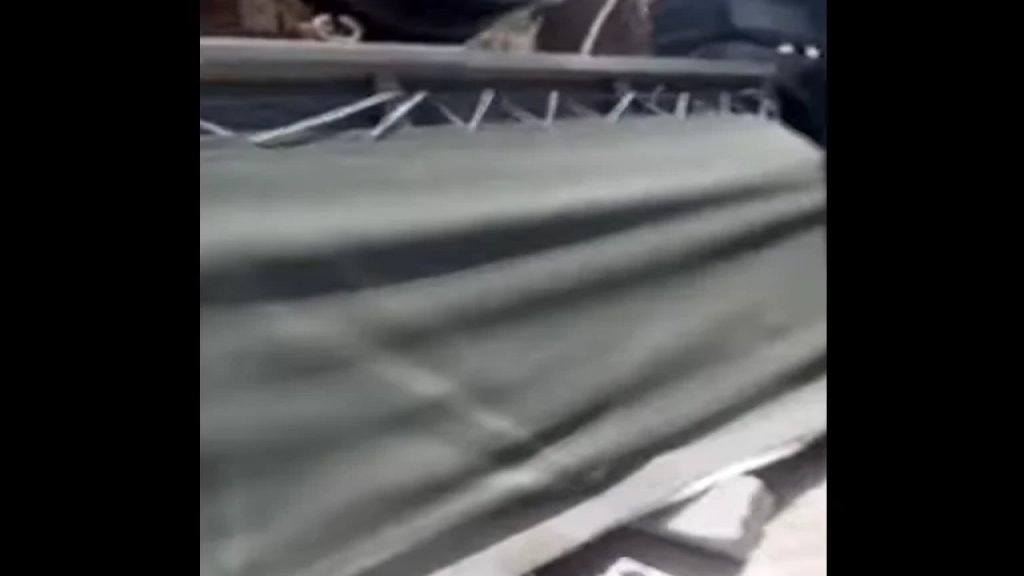 بالفيديو/ انقلاب آلية تابعة للجيش اللبناني على أوتوستراد حبوش وإصابات في صفوف العسكريين.