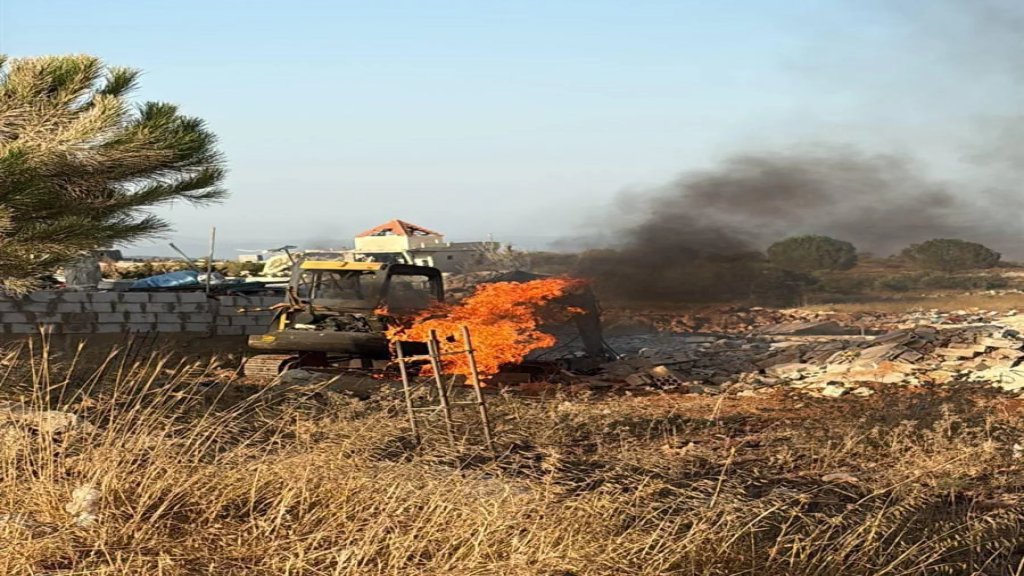 الاحتلال يستهدف جرافة عند أطراف بلدة عيترون