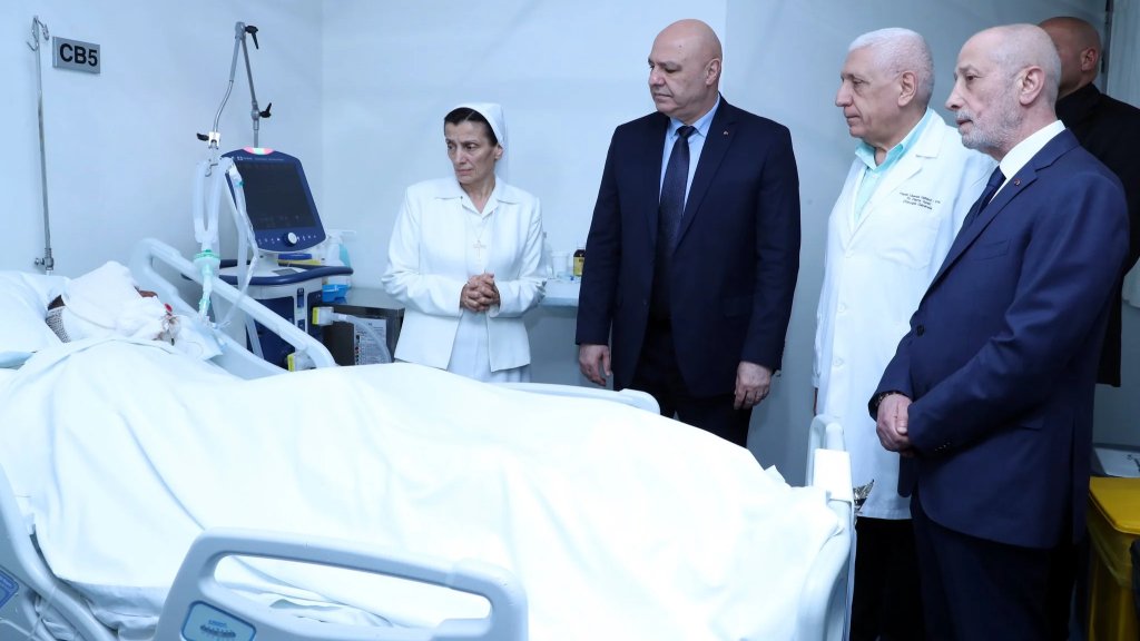 الرئيس جوزاف عون يزور أحد العسكريين الجرحى جراء حادثة إنفجار وادي زبقين 