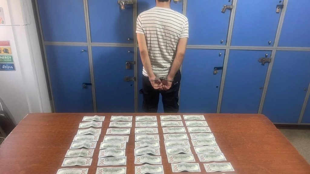 مجرّد من الإنسانية... عملية احتيال دنيئة استهدفت فتاة تعاني من مرض خطير، حيث أقدم شاب على سرقة مبلغ 5000 دولار جُمع عبر التبرعات لإجراء عملية جراحية لها