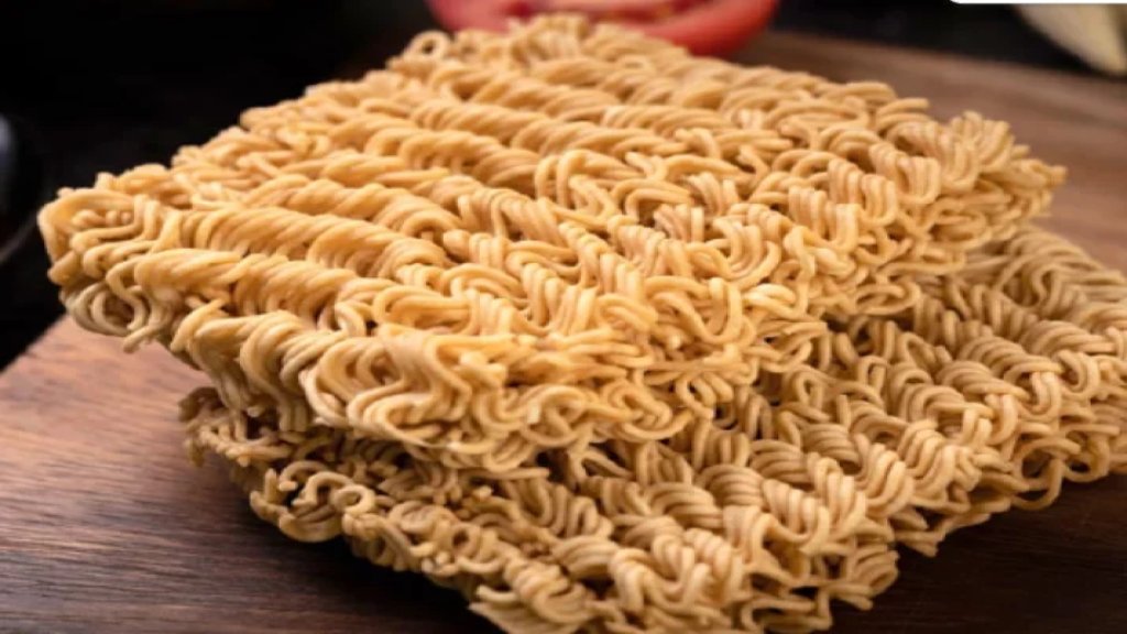 صدمة واسعة في مصر... وفاة طفل (13 عامًا) بعد تناوله 3 أكياس من نودلز الإندومي السريعة التحضير دون طهي