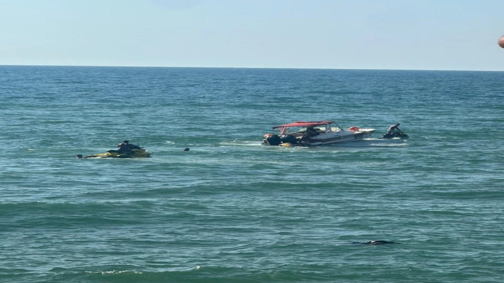 وفاة الطيار الشراعي بعد سقوطه عن علو 300 متر في بحر جونية... وحدة الإنقاذ البحري في الدفاع المدني عثرت عليه على بُعد نحو ١٥ مترًا من الشاطئ