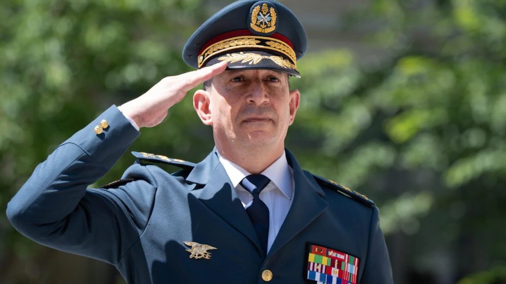 قائد الجيش: أستقيل ولا أَسفك الدماء! 