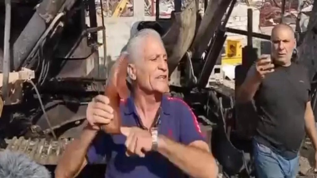 بالفيديو/ رئيس بلدية انصارية بعد غارة الأمس: هيدي الغارة هزّت أساسات الانصارية.. خدوا السلاح خدوا الصواريخ هيدي الصرامي رح تصير صواريخ!