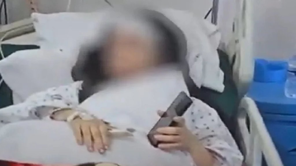 الأم الناجية من مجزرة بنت جبيل أماني بزي: وقت الجنازة بدي احمل هادي وسيلا هيدي وصية أولادي.. سيلين بلشت مدرسة من يومين مبارح درستا تقلي ماما مشتاقتلك!