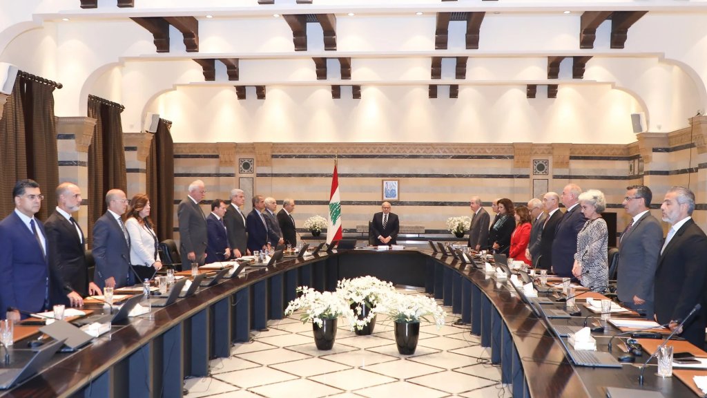 مجلس الوزراء...دقيقة صمت على أرواح شهـداء مجزرة بنت جبيل