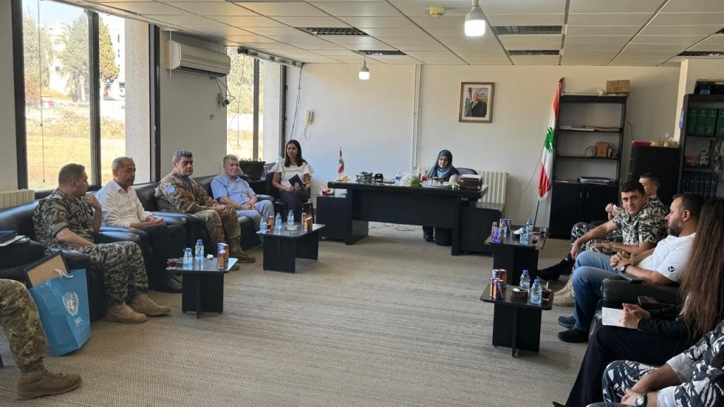  القائد الأعلى لقوات اليونيفيل في لبنان يزور قائمقام قضاء بنت جبيل شربل العلم في مكتبه بسراي بنت جبيل