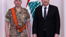 الرئيس عون قلد قائد الجيش وسام الأرز الوطني من رتبة الوشاح الأكبر 
