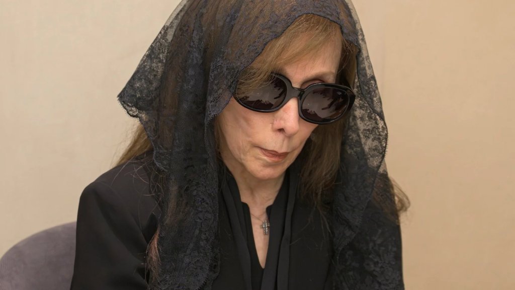 رئيس الجمهورية زار وعقيلته السيّدة فيروز في منزلها وقدَّم إليها التعازي بوفاة نجلها الفنان زياد الرحباني 