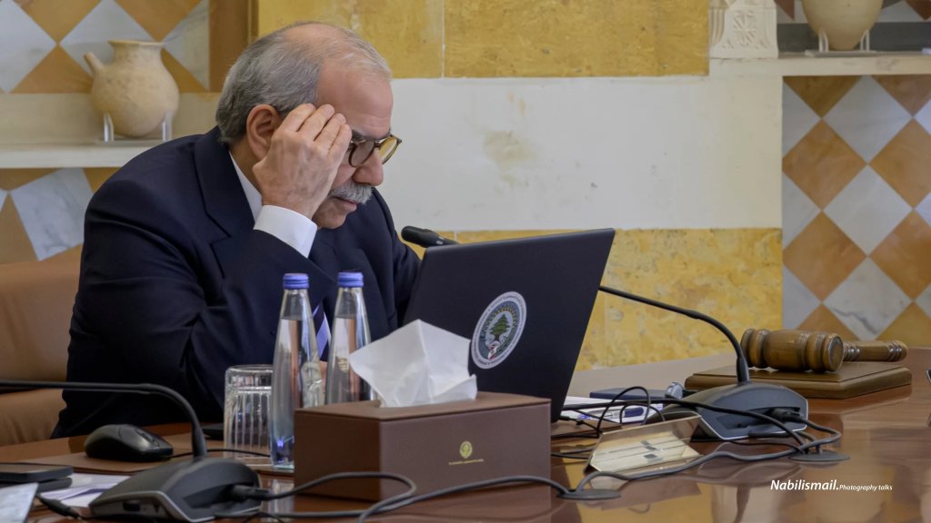 الأخبار: سلام &laquo;جُنّ جنونه&raquo; بعدما قلّد الرئيس عون قائد الجيش وسام الأرز من رتبة الوشاح الأكبر واعتبره تحدّياً مباشراً موجّهاً إليه.