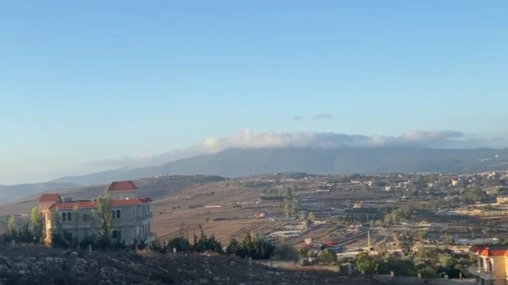 بالفيديو/ مسيّرة ألقت قنابل في اتجاه معمل للحجارة عند أطراف يارون