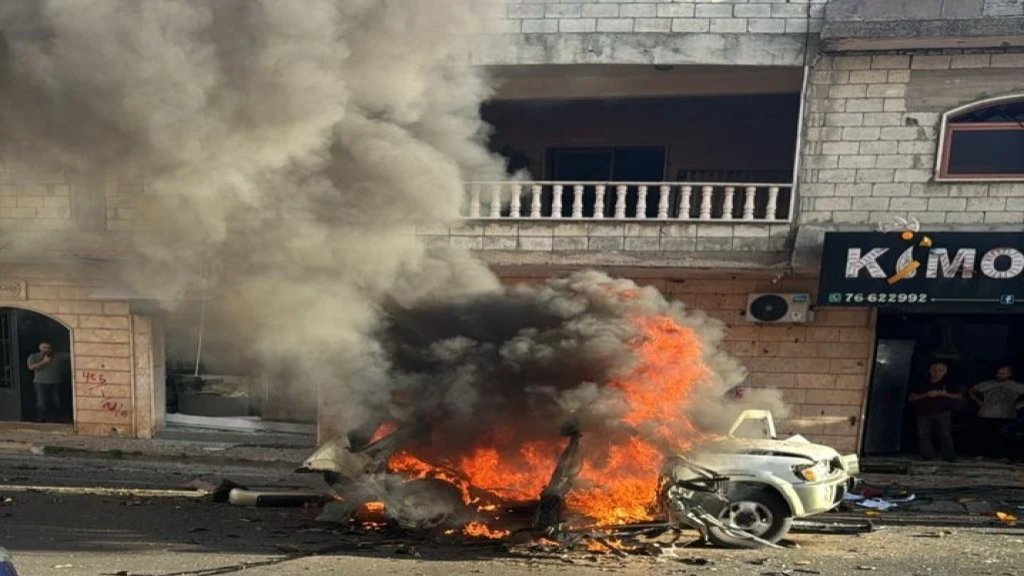 بالصور والفيديو/ شهيد و5 جرحى جراء غارة إسرائيلية استهدفت سيارة في بلدة كفرا