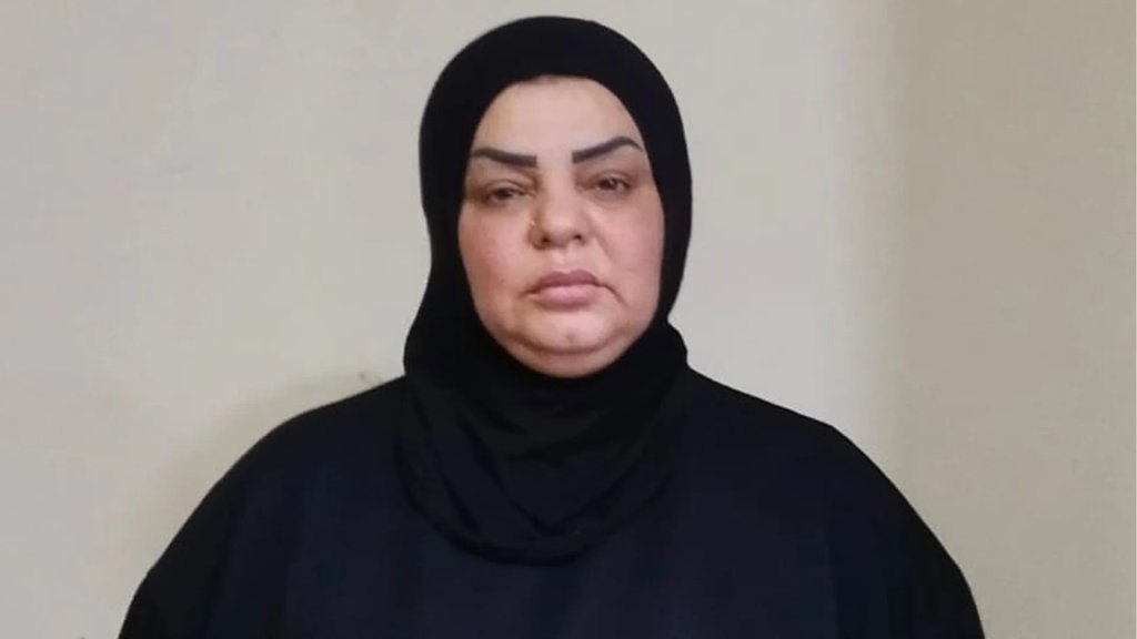 قوى الأمن تعمم صورة سيدة تحتال على ضحاياها وتطلب منهم مساعدات أو مبالغ لشحن سيارات لهم ثم تسرقهم: هل وقعتم ضحيّة أعمالها؟