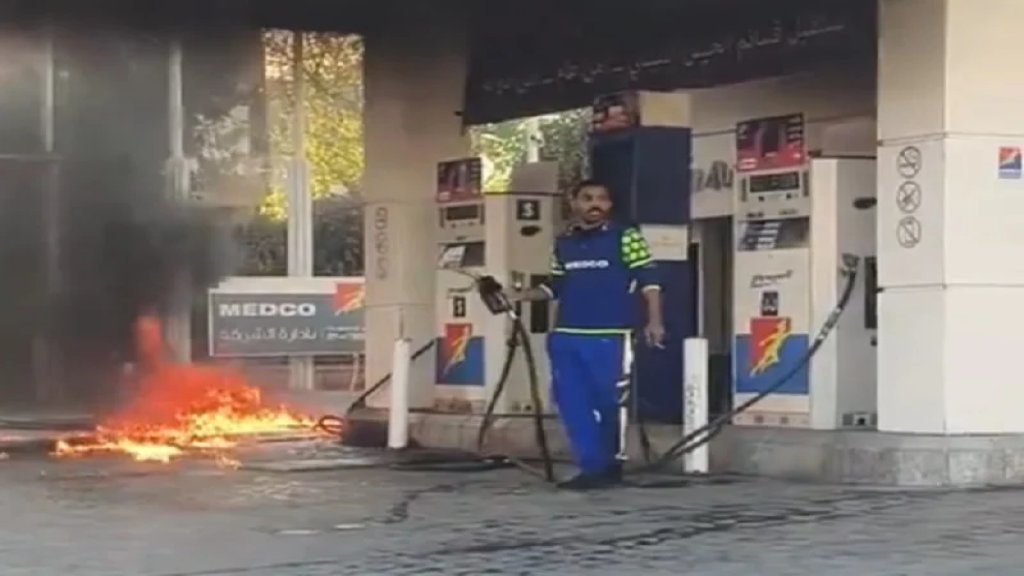بالفيديو/ عامل حاول إحراق إحدى محطات "مدكو" في الكرك - زحلة!