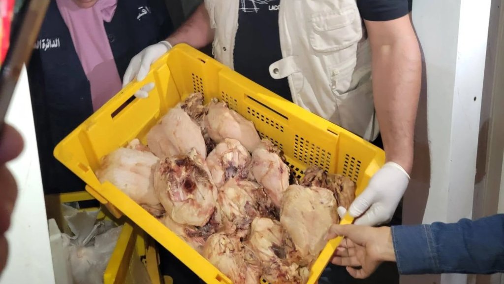 بالفيديو/ غير صالح للاستهلاك البشري... ضبط نصف طن من الدجاج الفاسد في جبل محسن!
