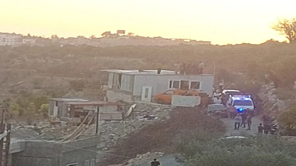 غارة من مسيرة اسرائيلية استهدفت منشرة خشب في بلدة البياض
