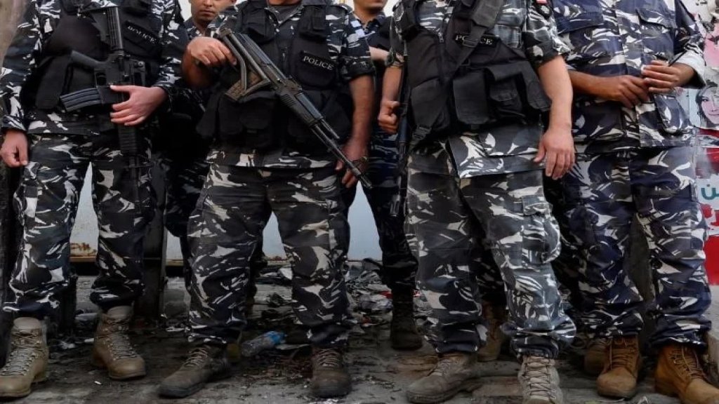 الأخبار: &laquo;المعلومات&raquo; توقف ضابطاً قام بتزوير أكثر من 1000 رخصة &laquo;فيميه&raquo; ورخص حيازة أسلحة مقابل مبالغ مالية وصلت إلى نحو 2000 دولار للرخصة الواحدة!