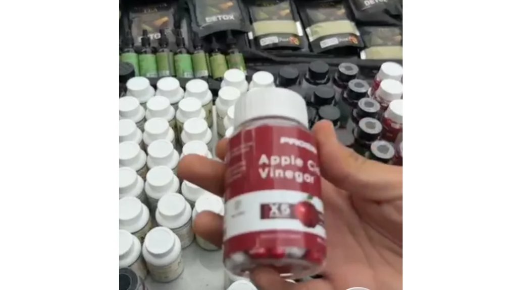 ضابطة صيدا - شعبة المكافحة البرية في الجمارك توقف سيارة محملة بالمتممات الغذائية المزورة!