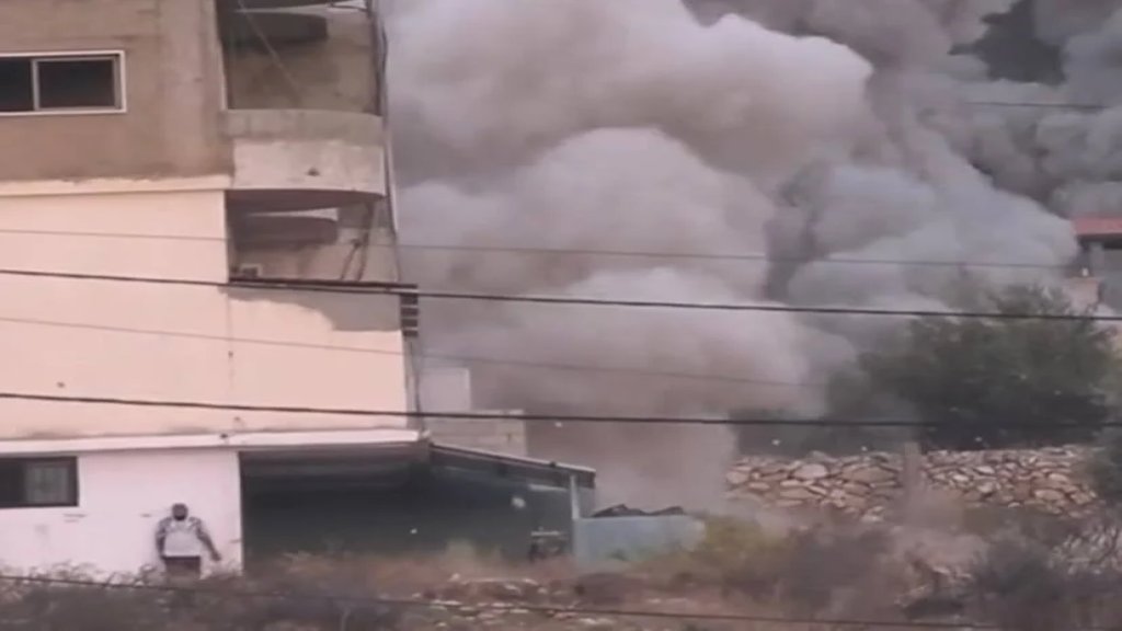 بالفيديو/ مواطن ينجو بأعجوبة خلال الغارة الإسرائيلية أمس على طيردبا!