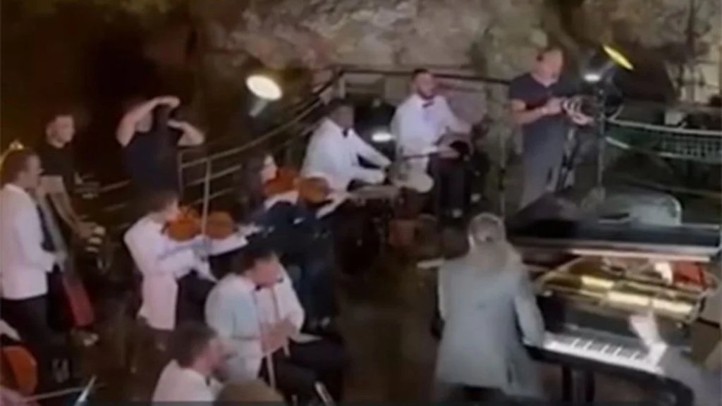 بلدية جعيتا: ما حصل داخل المغارة أخذ بعدا أكبر من حجمه ولم يكن حفل زفاف بل استقبال مميز لسياح إيطاليين