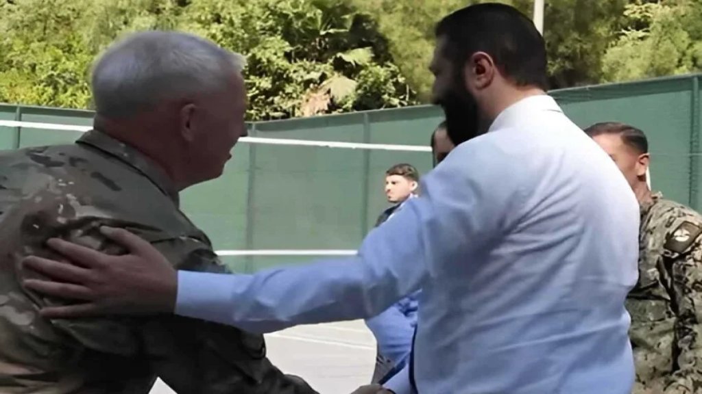 بالفيديو/ الشرع وقائد القيادة الوسطى الأمريكية يلعبان كرة السلة