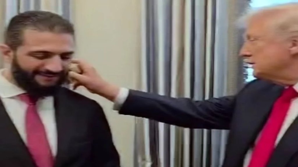 بالفيديو/ ترمب يعطر الشرع والشيباني