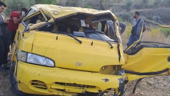 بالفيديو/ إنقلاب باص مدرسي في بلدة شحور وأكثر من 10 إصابات في صفوف الطلاب!