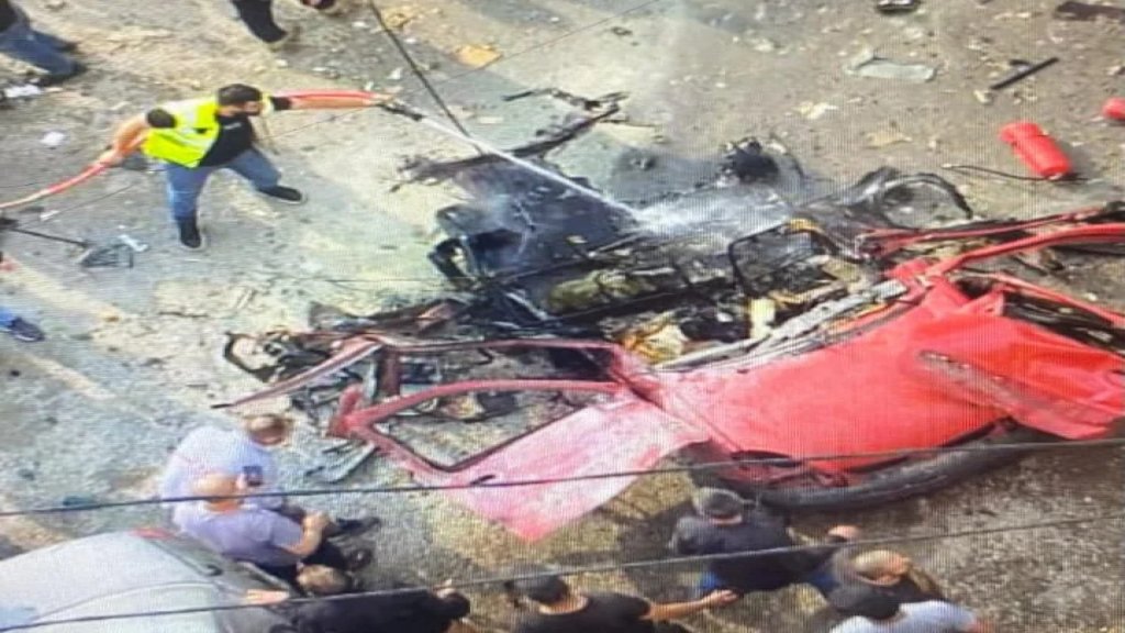 بالفيديو/ مسيرة اسرائيلية تستهدف سيارة &quot;رابيد&quot; وسط بلدة تول