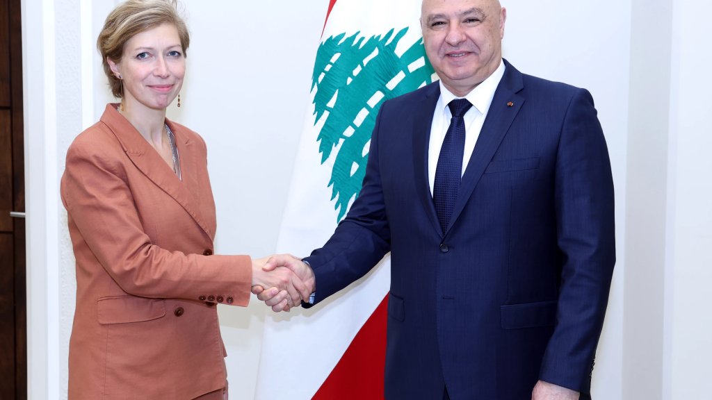 الرئيس عون لمستشارة ماكرون: الجيش اللبناني يواصل اعماله بدقة خلافة لما تروج له "إسرائيل" وهو يحظى بدعم جميع اللبنانيين وثقة الجنوبيين وما يقال عن تقصير هو "محض افتراء"