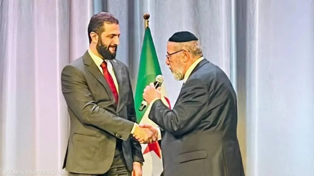 بالفيديو/ حاخام يهودي يبارك الشرع خلال لقاء الجالية السورية في واشنطن