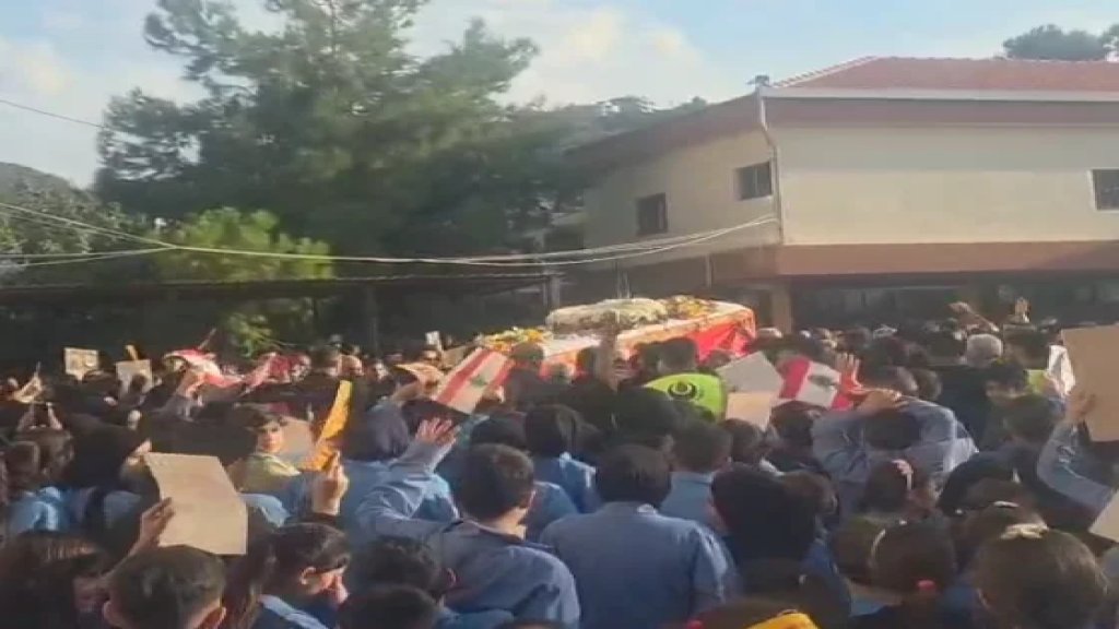 بالفيديو/ مدرسة المنصوري الرسمية تودّع مديرها الشهيد محمد علي شويخ