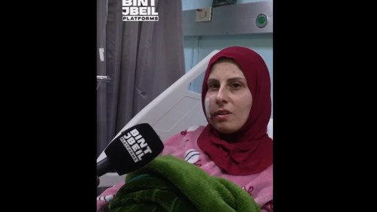 بالفيديو/ طالبات ناجيات من مدينة بنت جبيل والبلدات المحيطة، وذلك إثر الغارة التي أصابت حافلة في بلدة الطيري كانت تقل طالبات إلى جامعات صور. هذا ما قالته الطالبات لموقع بنت جبيل..