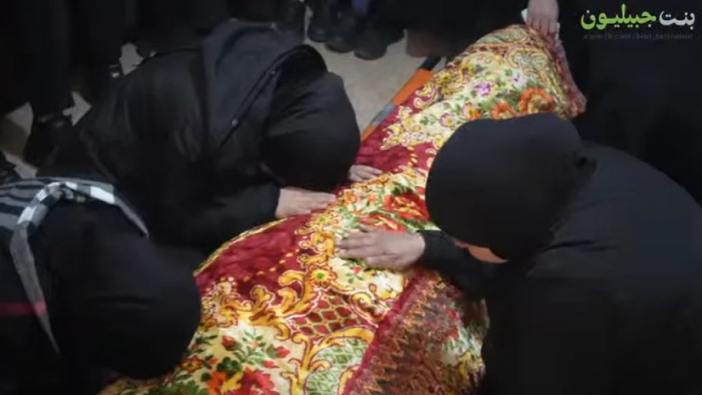 بالفيديو/ بنت جبيل تودع الحاجة أم محمود.. سيدة حملت العالم على كتفيها ورحلت لتلحق بابنها الشهيد