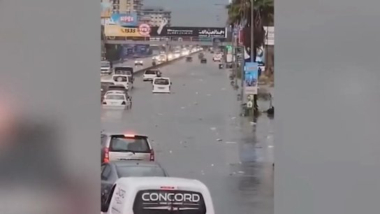 بالفيديو/ شوارع بيروت وضواحيها غرقت بأول &quot;شتوة&quot;!