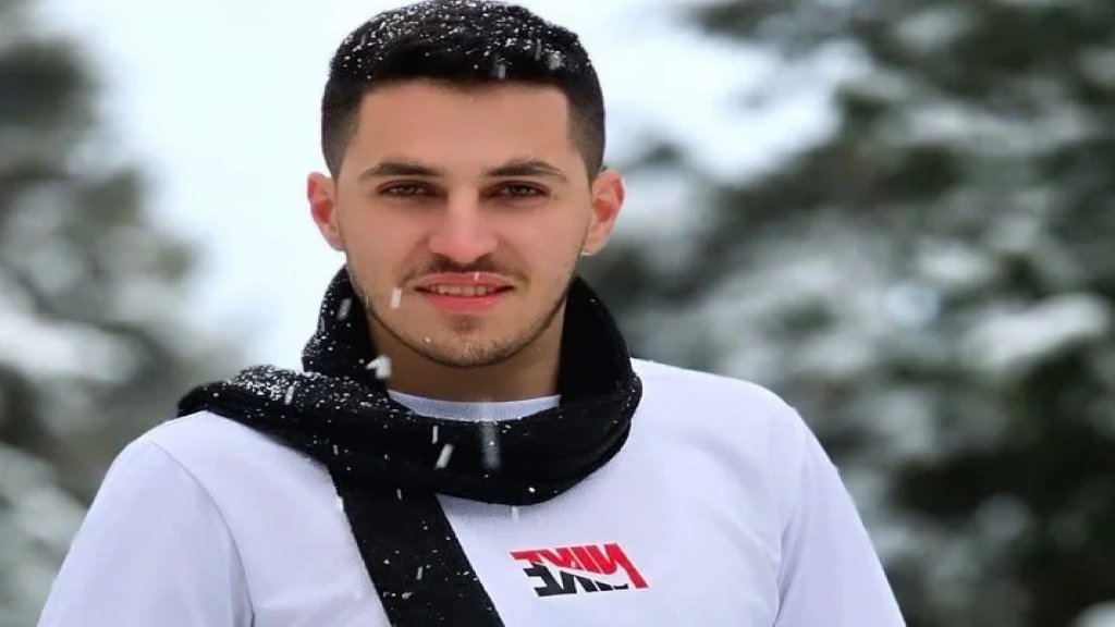 وفاة الشاب وائل راشحة ابن عاصون - الضنية إثر تعرضه لصعقة كهربائية أثناء قيامه بتمديد شبكة إنترنت على أحد الأعمدة الكهربائية